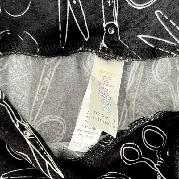 Lularoe one size leggings scissor pattern black white scissors OS pants - Picture 3 of 4